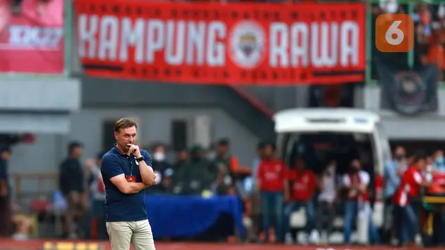 Foto: Bermain di Depan Ribuan The Jakmania, Persija Jakarta Dikalahkan Klub Malaysia di Laga Uji Coba