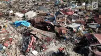 Pandangan udara Perumnas Balaroa yang rusak dan ambles akibat gempa bumi Palu, Sulawesi Tengah, Jumat (5/10). Berdasarkan data Lapan, dari 5.146 bangunan rusak sebanyak 1.045 di antaranya Perumnas Balaroa yang ambles. (Liputan6.com/Fery Pradolo)
