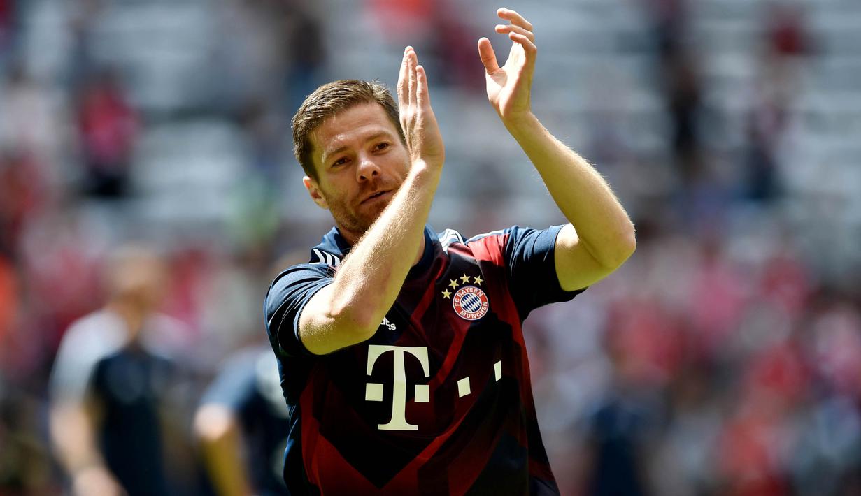 Xabi Alonso - Pria asal Spanyol ini pernah merasakan dilatih Jose Mourinho saat memperkuat Real Madrid. Namun pada 2014  ia pindah ke Bayern Munchen yang ditangani Guardiola dan sukses menguasai pentas domestik. (AFP/Christof Stache)
