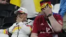 Reaksi pendukung timnas Jerman setelah matchday 3 Grup E Piala Dunia 2022 melawan Kosta Rika di Al Bayt Stadium, Jumat (2/12/2022) dini hari WIB. Kegagalan lolos ke babak 16 besar ini menambah catatan buruk Jerman setelah menyandang status juara dunia di Piala Dunia 2014 Brasil. (AP Photo/Martin Meissner)