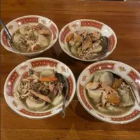 Lontong Petis, salah satu kuliner khas Lumajang, Jawa Timur. (dok.Instagram @lontongpetis/https://www.instagram.com/p/CLmV6GGhGke/Henry)