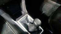 Daihatsu Sirion ditawarkan juga dengan transmisi manual 5-percepatan (Arief/Liputan6.com)