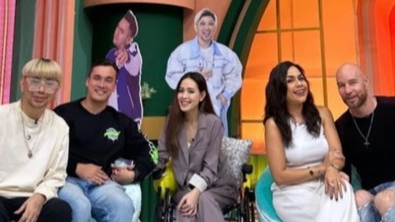 Pasangan ini pun membagikan kisah rumah tangganya di salah satu acara televisi. Keduanya juga terlihat semakin mesra.