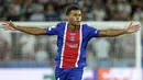 Pemain PSG, Desire Doue, melakukan selebrasi setelah mencetak gol kedua timnya dalam pertandingan sepak bola Piala Super UEFA antara Paris Saint-Germain dan Aston Villa di Salzburg, Austria, Rabu, 12 Agustus 2026. (Foto AP/Heinz-Peter Bader)