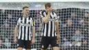 Pemain Newcastle United, Dan Burn, tampak kecewa setelah ditaklukkan Nottingham Forest dalam lanjutan Liga Inggris di St James Park, Selasa (26/12/2023). Hasil ini juga menambah deretan kekalahan The Magpies, bahkan dalam lima laga terakhir, empat laga diantaranya berakhir kekalahan. (AFP/Andu Buchanan)