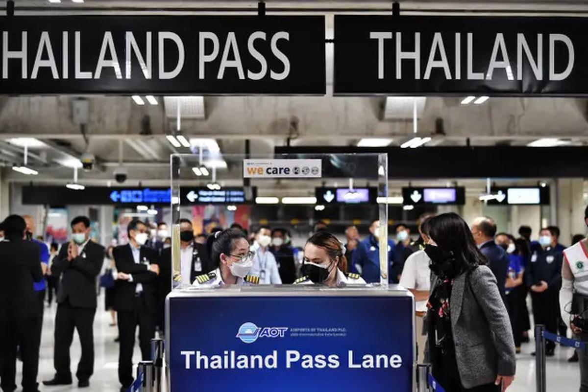 Tidak Lagi Pakai Paspor, Wisawatan Asing Bakal Diminta Scan Wajah Saat Terbang dari Thailand Mulai 1 Desember 2024