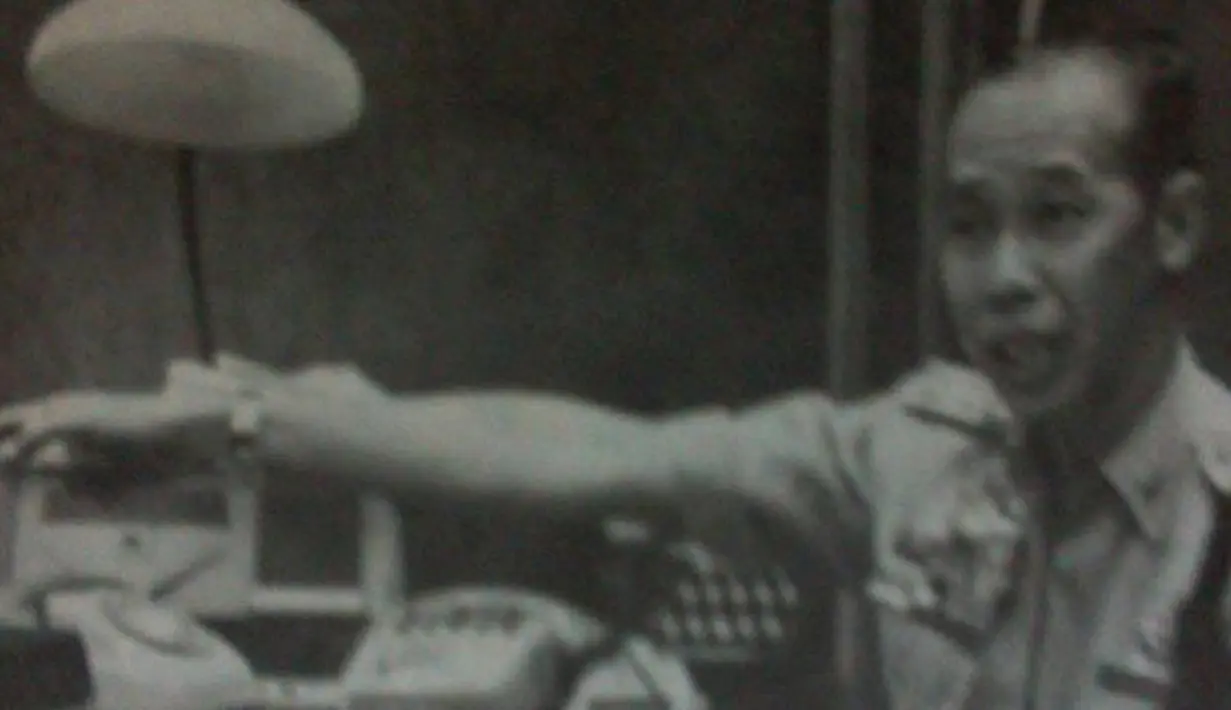 Hoegeng tak gentar dengan siapapun. Tahun 1971 ia membentuk tim khusus untuk menangani kasus pemerkosaan Sum Kuning. Sejumlah pejabat yang anaknya disebut terlibat, membantah lewat media massa. (Istimewa)