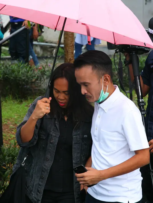 Demi pemulihannya, presenter dan komedian itu juga tidak memilih rumah sebagai tempat istirahatnya. Ruben mengaku lebih suka mendekatkan diri ke alam. (Nurwahyunan/Bintang.com)