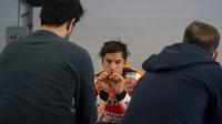 Pembalap Repsol Honda, Marc Marquez saat mengikuti tes menggunakan motor Honda RC213V-S. (Twitter/Repsol Honda)