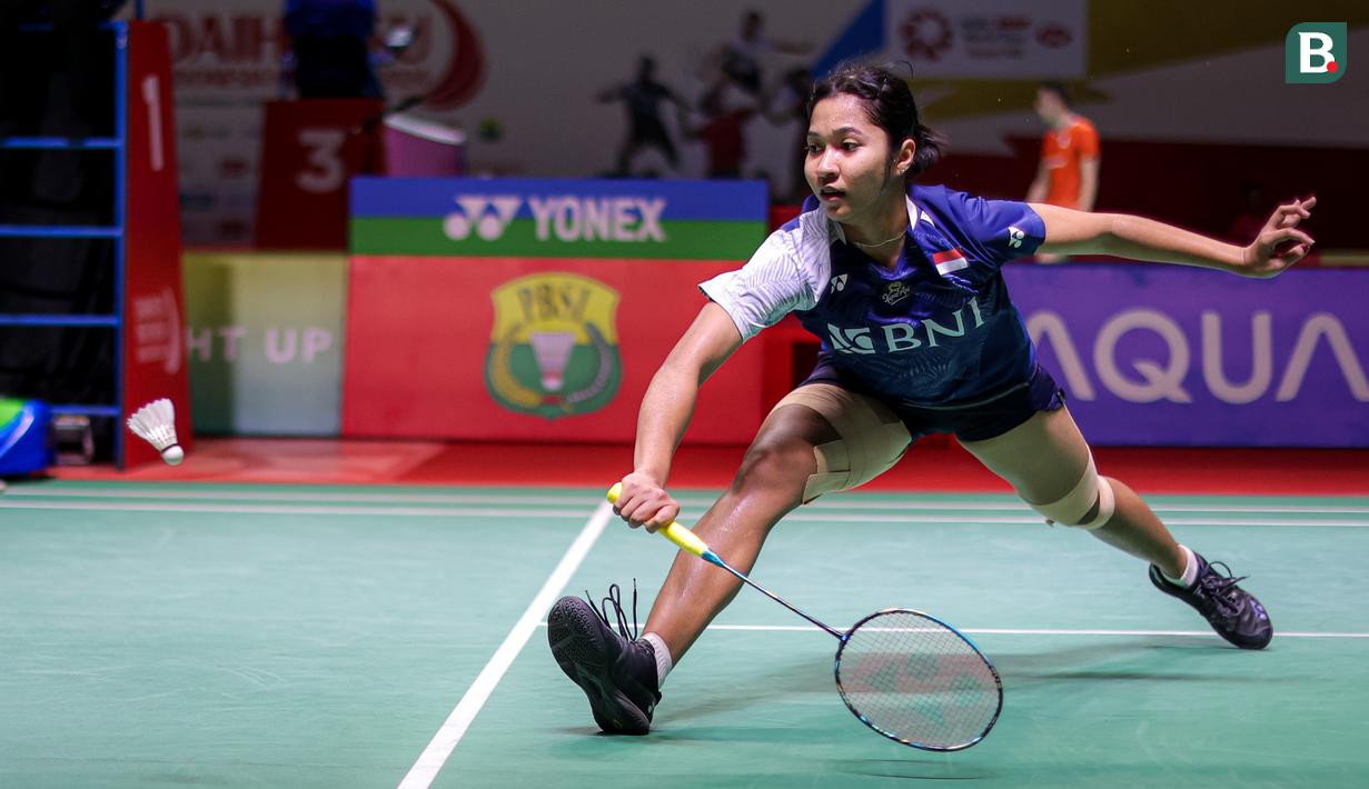<p>Tunggal putri Indonesia, Ester Nurumi Tri Wardoyo, saat melawan wakil Thailand, Pitchamon Opatniputh pada babak penyisihan Indonesia Masters 2024 di Istora Senayan, Selasa (23/1/2024). Ester menang dengan skor 21-12, 3-1. (Bola.com/Bagaskara Lazuardi)</p>