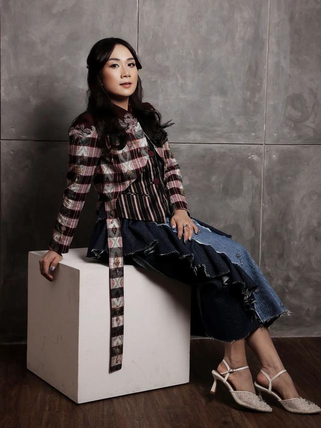 6 Pemotretan Puput Nastiti Bareng Jessica Iskandar dan Bunga Zainal, Bikin Pangling