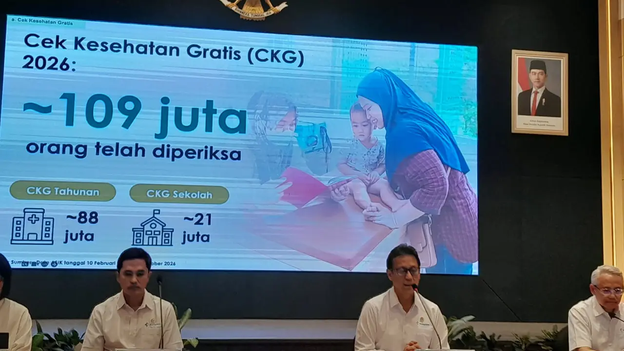 Menkes Budi bersama Wamenkes Dante dan pejabat Kemenkes memaparkan hasil Dua Tahun Pemerintahan bidang kesehatan. Termasuk soal capaian CKG. (Foto: Benedikta Desideria/Liputan6.com)