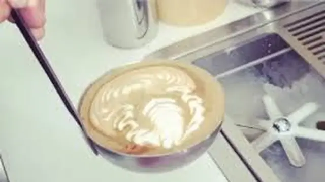 6 Kreasi Nyeleneh Latte Art Layaknya Buatan Barista Ini Bikin Melongo