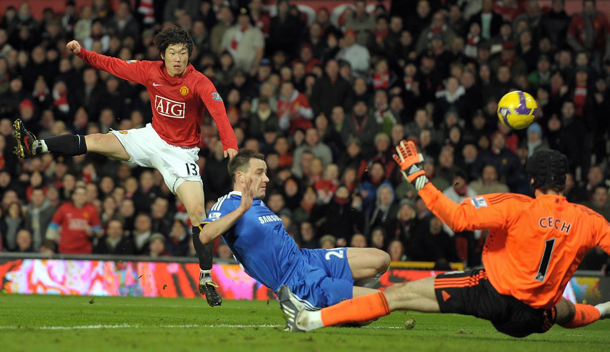 Park Ji Sung juga tercatat memberikan gol kemenangan saat laga melawan Chelsea pada semi final Liga Champions 2010/11. Park menjadi pahlawan dengan mencetak gol vital dan membawa Manchester menang 2-1 atas Chelsea. (AFP/Andrew Yates)