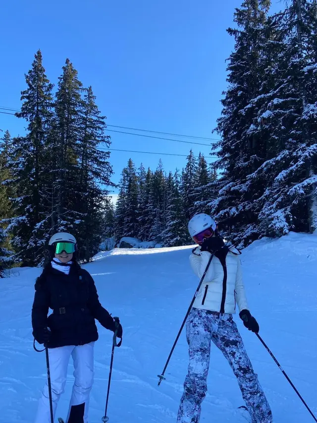 7 Momen Liburan Akhir Tahun Anya Geraldine di Prancis, Seru Main Ski