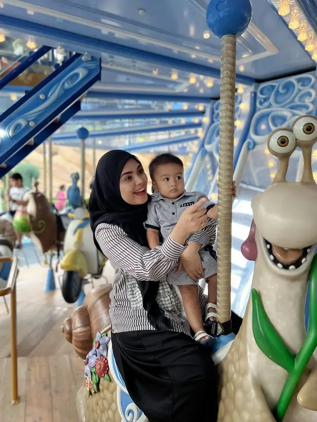 7 Potret Vebby Palwinta Liburan di Malaysia, Viral Jahili Penjual Es Krim Turki