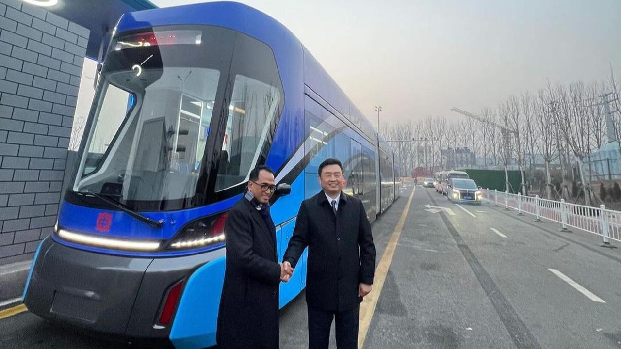 "Gaes ada kabar gembira nih, InsyaAllah Kereta Otonom atau Autonomous Rail Transit (ART) akan dibangun di Ibu Kota Nusantara (IKN) pada kawasan Sumbu Barat dan Sumbu Timur,"&nbsp;
