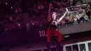 Machine Gun Kelly tampil di FirstEnergy Stadium, Cleveland, Ohio, Amerika Serikat, 13 Agustus 2022. Anda hampir tidak bisa mendengar sepatah kata pun yang dia nyanyikan di atas jeritan. (Photo by Amy Harris/Invision/AP)