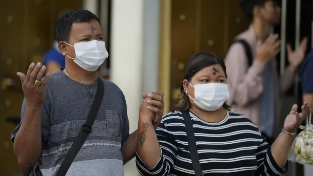 Ratusan Umat Katolik di Manila Peringati Rabu Abu