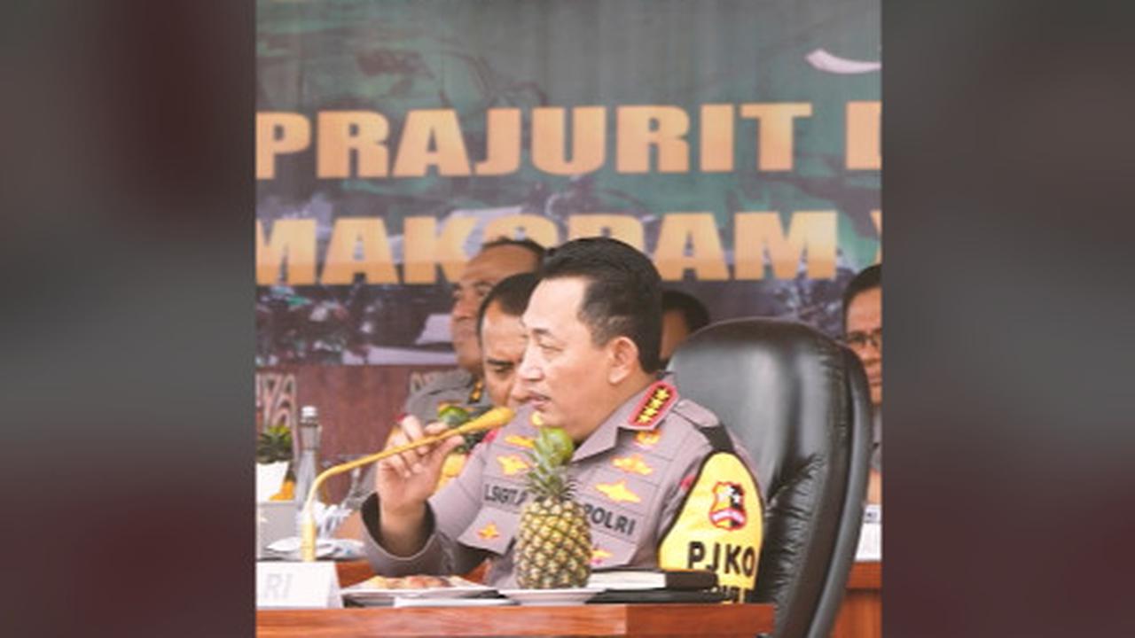 Video tersebut sontak mencuri perhatian masyarakat luas. Terlihat, tidak sedikit dari masyarakat yang membanjiri unggahan tersebut. <br>