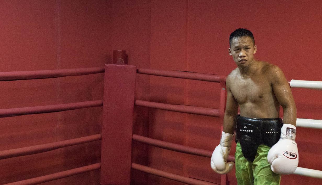 Petinju nasional, Daud Yordan, memprediksi duel melawan Yoshitaka Kato, 5 Februari 2016, tidak akan seberat partai melawan Maxwell Awuku pada Juni lalu. (Bola.com/Vitalis Yogi Trisna)