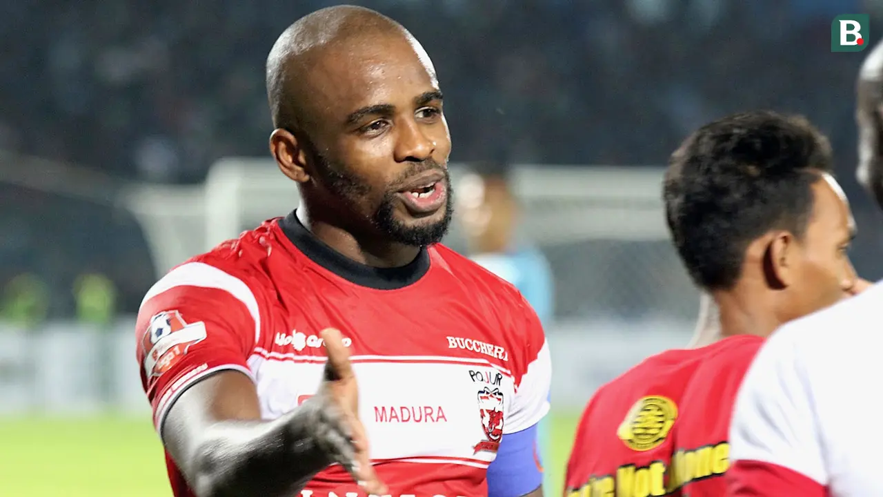 Greg Nwokolo (Madura United)