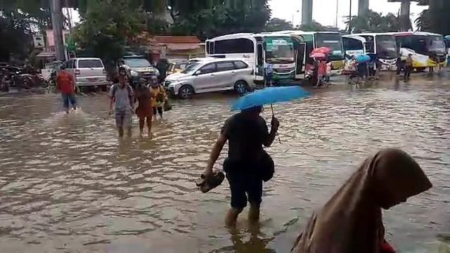 Terminal Kampung Rambutan Terendam Banjir News Liputan6 Com