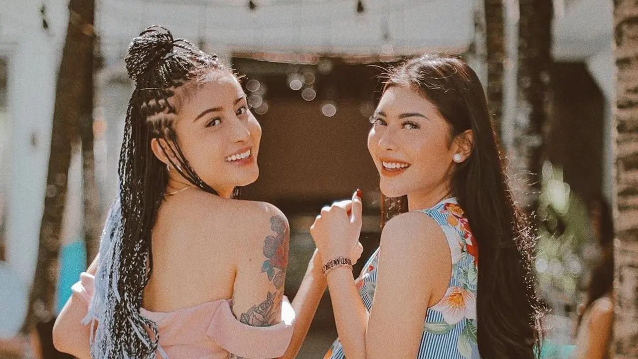 7 Potret Kedekatan Rica Andriani dan Awkarin, Sering Hangout Bareng