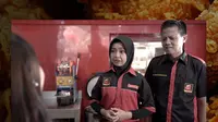 Kisah Pendiri Rocket Chicken yang bernama Nurul Atik dari Jepara, Jawa Tengah bisa menjadi inspirasi bagi yang mau memulai usaha. Foto: rocketchicken.co.id