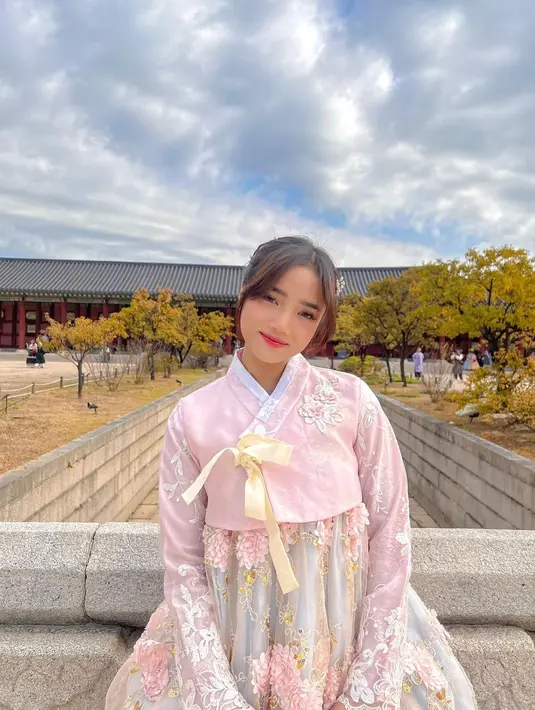 Fuji An pakai Hanbok [Instagram/fuji_an]