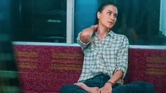 Wanita kelahiran 8 Agustus 1970 ini memang selalu memperhatikan penampilannya. Apalagi saat di depan kamera, Sophia Latjuba punya penampilan memukau. Namun di kesehariannya, ia terlihat simpel dan memesona dengan gaya kasual. (Liputan6.com/IG/@sophia_latjuba88)