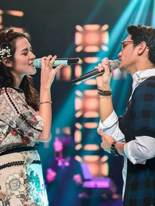 “Lagu ini di ciptakan untuk pasangan yang ingin serius dalam hubungannya tetapi tidak ingin terlalu cepat untuk mengatakannya,” jelas Raisa. (via instagram@raisa6690/Bintang.com)