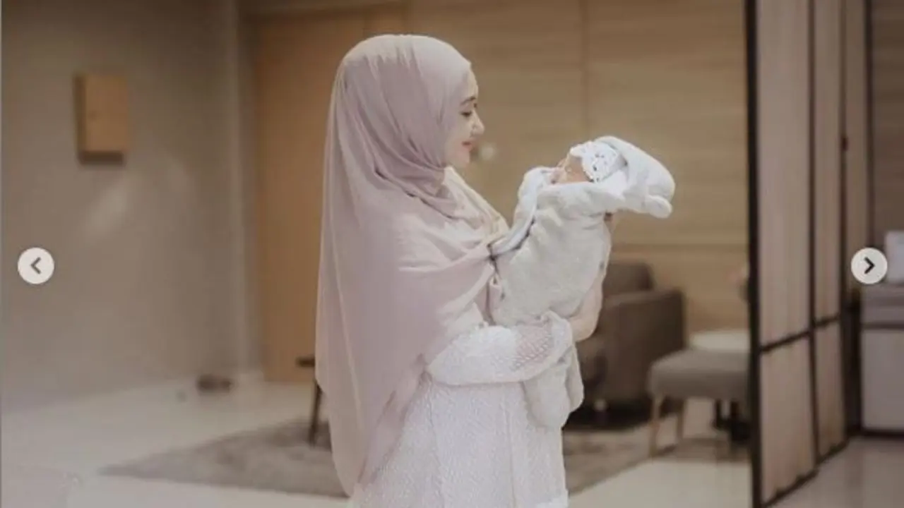 Dian Pelangi Bikin Bedong Bayi Beragam Tema, dari Italia sampai Batik