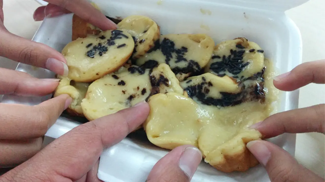 Sensasi Kue Cubit Setengah Matang Bikin Orang Jadi Ketagihan