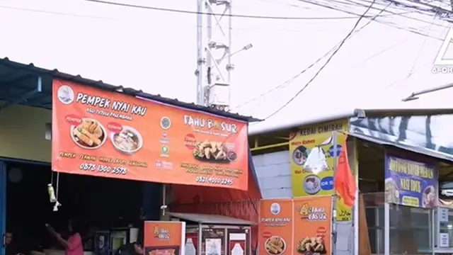 6 Potret Warung Tahu Bakso Artis Kolosal Aris Kurniawan, Konsep Modern Pinggir Jalan
