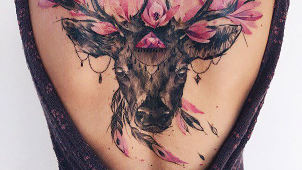 7 Potret Tato Besar di Punggung Ini Keren Banget