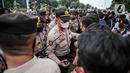 <p>Petugas kepolisian menghalau mahasiswa yang tergabung dalam Aliansi Mahasiswa Indonsia (AMI) menggelar aksi demonstrasi di Patung Kuda, Jakarta Kamis (21/4/2022). (Liputan6.com/Faizal Fanani)</p>
