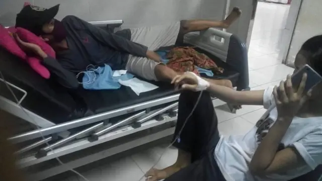 8 Potret Aksi Nyeleneh Orang yang Bikin Repot, Bikin Geleng Kepala