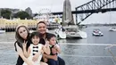Dalam momen liburan akhir tahun baru ini memang banyak keluarga selebriti yang memilih untuk liburan ke luar negeri. Tidak sedikit para selebriti yang pergi ke Jepang, Inggris, hingga Australia seperti Momo Geisha bersama dengan keluarga. (Liputan6.com/IG/@therealmomogeisha)
