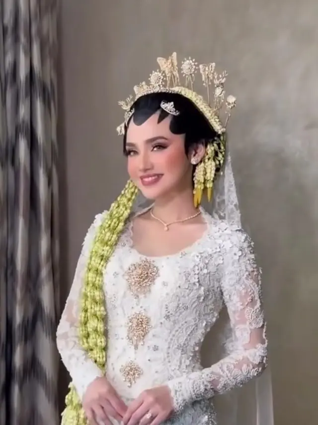 Resmi Menikah dengan El Rumi, Pesona Syifa Hadju dalam Kebaya Putih dan Paes Jawa Bikin Terpukau