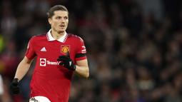 Pemain Manchester United, Marcel Sabitzer berlari saat laga pekan ke-22 Liga Inggris 2022/2023 melawan Crystal Palace di Old Trafford, Manchester, Sabtu (04/02/2023). Ini merupakan laga debut Sabtizer setelah dirinya didatangkan dari Bayern Munchen dengan status pinjaman pada bursa transfer Januari 2023. Ia dimasukkan oleh pelatih Erik ten Hag untuk memainkan laga debutnya menggantikan Antony pada menit ke-81. (AP Photo/Dave Thompson)