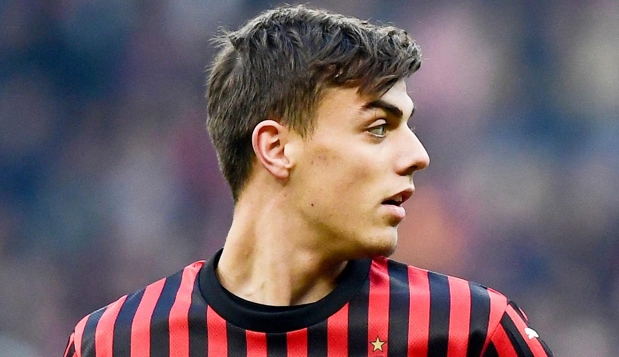 Daniel Maldini - Generasi ketiga klan Maldini di AC Milan ini berposisi sebagai seorang gelandang. Pemain yang baru berusia 19 tahun itu bahkan telah sukses mencetak gol perdananya bagi Rossoneri pada pekan ke-4 melawan Spezia. (AFP/Miguel Medina)