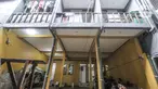 Aktivitas warga saat kembali menempati rumah saat proyek 'rumah panggung' hampir rampung di Kebon Pala, Kelurahan Kampung Melayu, Jakarta Timur, Rabu (2/6/2021). Sebanyak 18 unit proyek 'rumah panggung' yang digagas oleh Gubernur Anies Baswedan hampir rampung dibangun. (merdeka.com/Iqbal S Nugroho)
