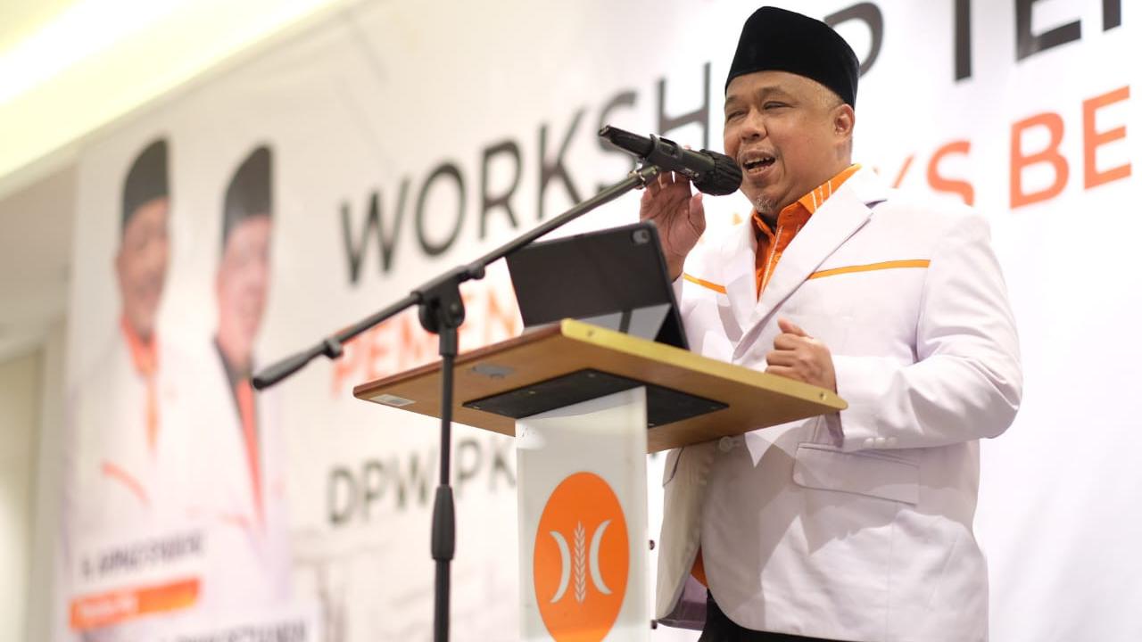 Kang Irwan bakar semangat ratusan caleg DPR RI dan DPRD Provinsi Jatim dari PKS dalam konsolidasi berbasis dapil untuk menangkan AMIN. (Istimewa).