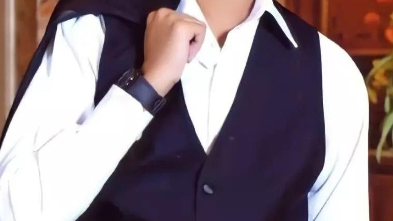 Pangeran Abdul Muntaqim bisa dikatakan keponakan Pangeran Mateen. Tak heran jika kehadirannya di pernikahan Pangeran Mateen juga curi perhatian.&nbsp;