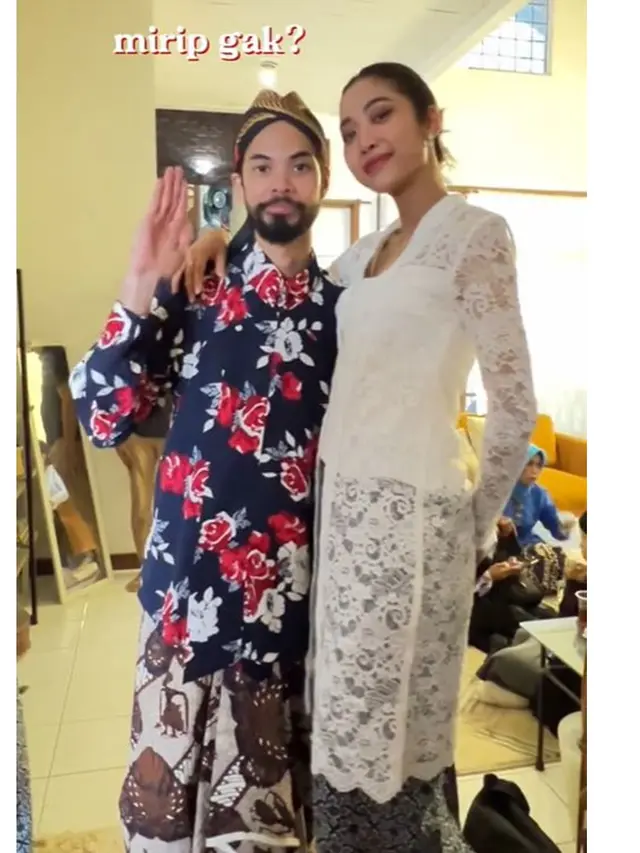 6 Potret Widi Vierratale di Siraman Jelang Nikah Sang Adik, Pakai Kebaya Putih