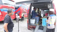 Layanan Cek Kesehatan Sopir Bus Rombongan Peserta Muktamar Muhammadiyah