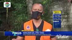Petugas BNPB membantu evakuasi dua jasad yang meninggal dunia di tangki truk bermuatan pupuk cair. Kejadian berawal dari sopir truk akan mengisi pupuk cair ke dalam tangki truk, namun karena tidak sengaja menghirup sisa gas dari pupuk hingga jatuh pi...