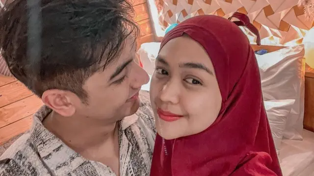 Teuku Ryan wisuda S2, namun sayang Ria Ricis tak bisa hadir karena alasan kerja