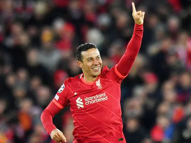 Thiago Alcantara terpilih sebagai Man of the Match laga kali ini. Pemain asal Spanyol itu bermain sangat dominan di lini tengah. Daya jelajahnya sangat baik. Akurasi dan visi umpannya brilian. (AFP/Anthony Devlin)